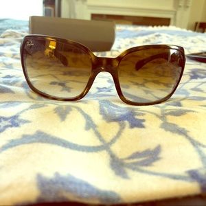 Ray Ban Sunglasses ! Great condition